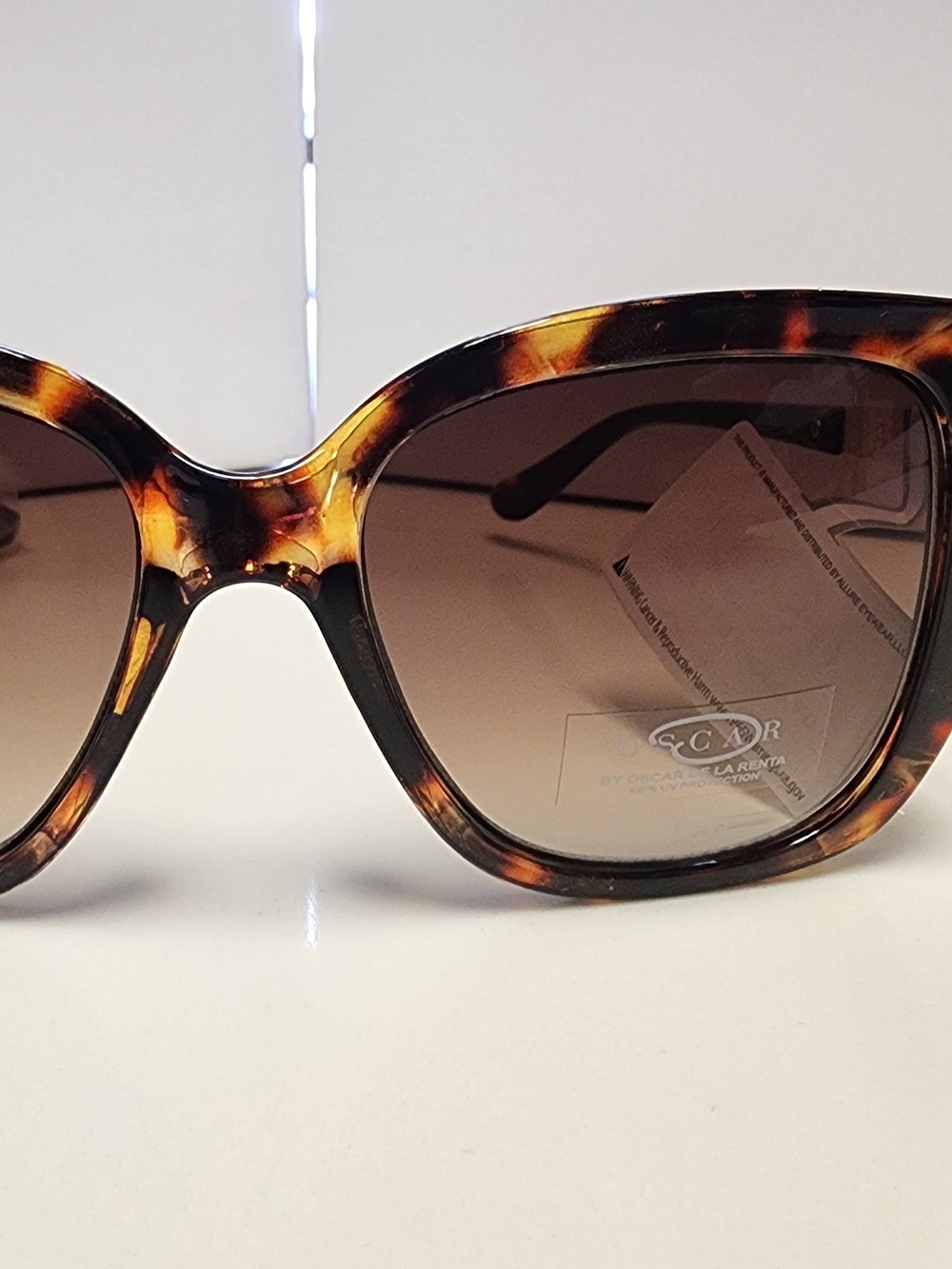 Oscar de la Renta Tortoiseshell Sunglasses with Brown Gradient Lenses